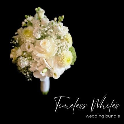 Hochzeits-Bundle bestehend aus Brautstrauß in weiß, Reversnadel und Tischdekoration | Design paeonia florist Göttingen