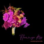 Hochzeits-Bundle bestehend aus Brautstrauß in pink und orange, Reversnadel und Tischdekoration | Design paeonia florist Göttingen