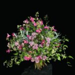 Großer lockerer Blumenstrauß in Pink, Rosa und frischem Grün