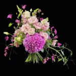 Lockerer Blumenstrauß in Rosa und Violett mit großer Hortensie