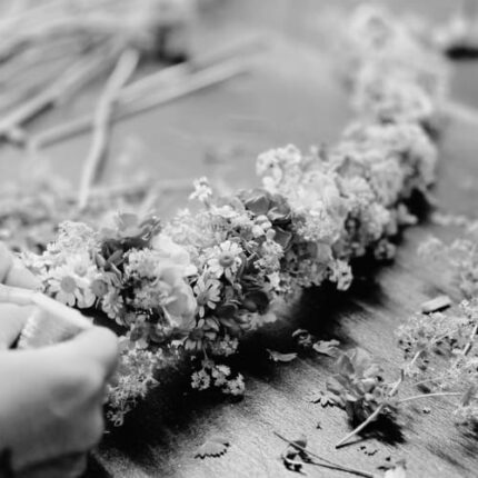 Floristische Werkzeuge als schwarz-weißes Kategoriebild für Workshops