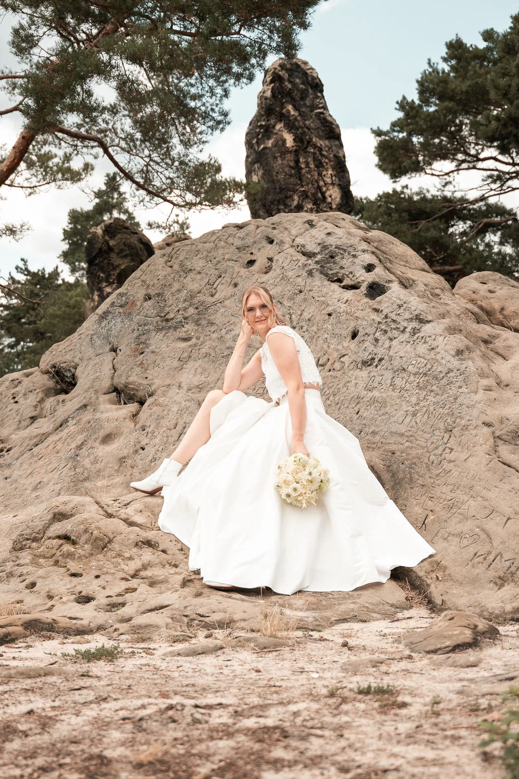 Between Stone & Bloom: Hochzeitsinspiration im Porträt