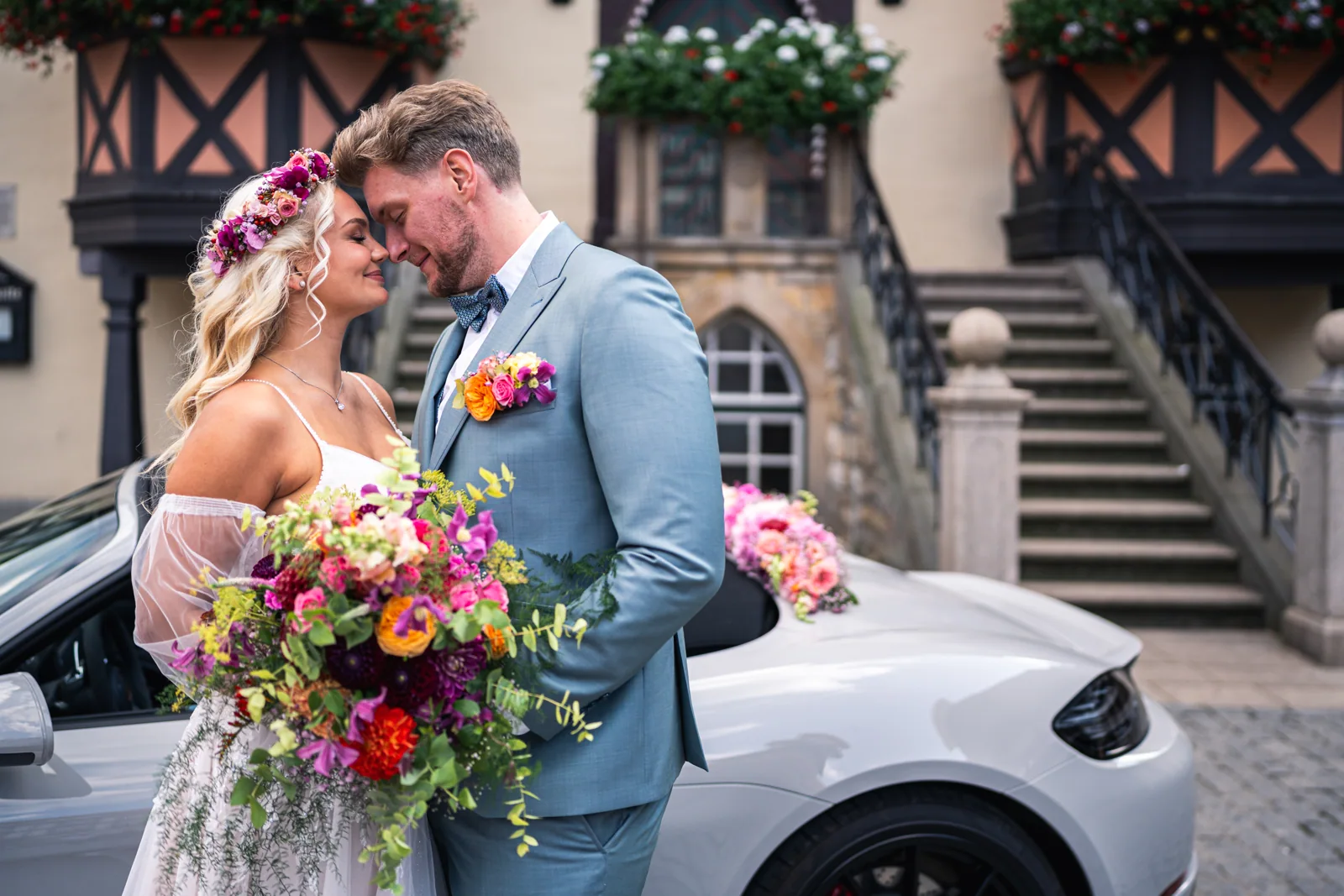 Colourful City Romance: Hochzeitsinspiration im Porträt